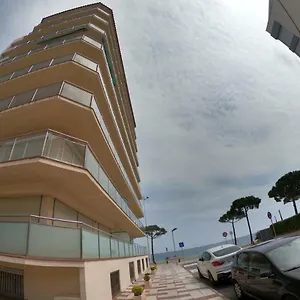 apartamento-a-primera-linea-de-mar-en-platja-daro.topcostabravahotels.com/